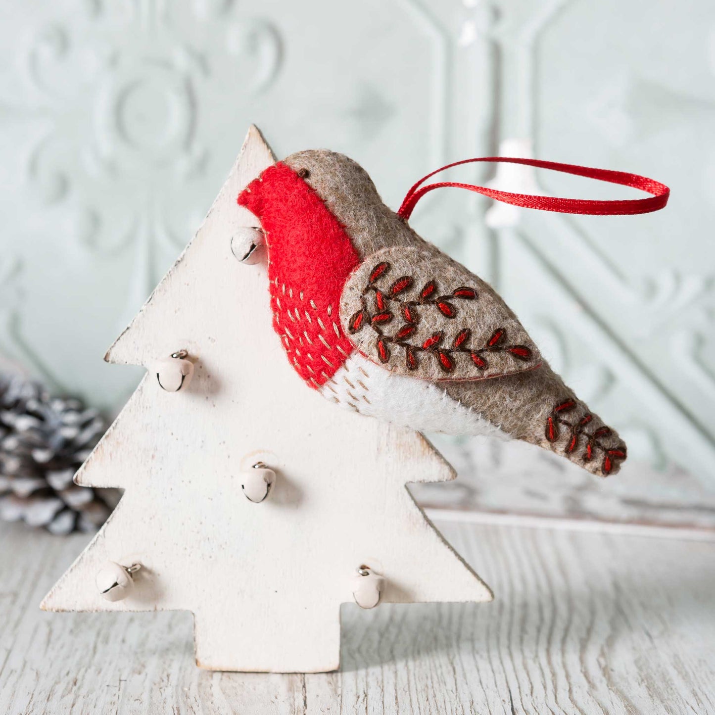 Robin Felt Craft Mini Kit: Embroidered Ornament DIY Kit - Corinne Lapierre