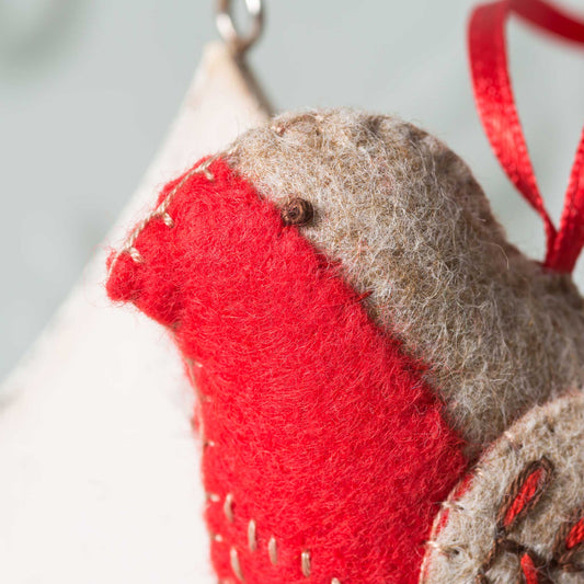 Robin Felt Craft Mini Kit: Embroidered Ornament DIY Kit - Corinne Lapierre
